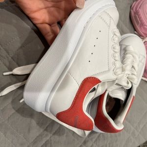 Alexander McQueen sneaker .